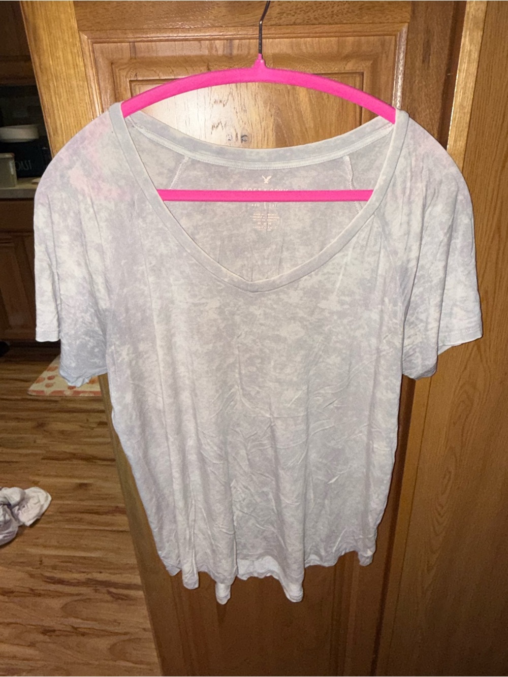 American Eagle Outfitters Light Gray V-Neck Short Sleeve Tee